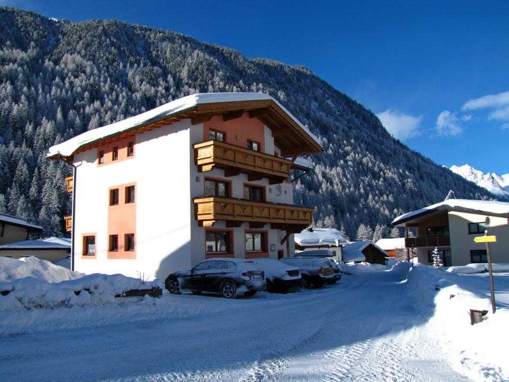 Haus Alpina & Landhaus Schoepf Längenfeld Exterior foto